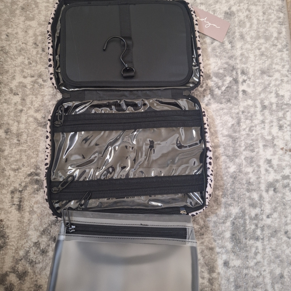 Jadyn  Toiletry Bag - New With Tags - Picture 4 of 7